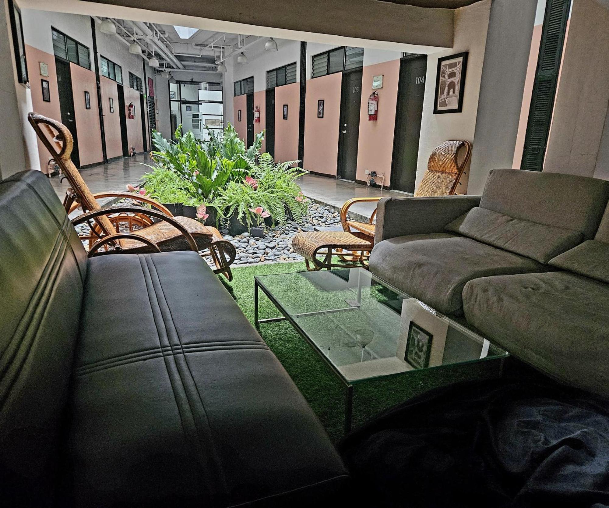 Monchere Dormitory Manila Exterior photo
